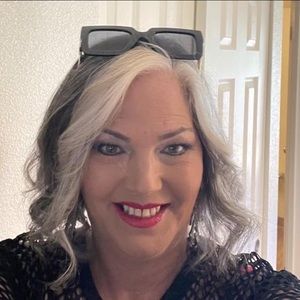 Meet your Posher, April